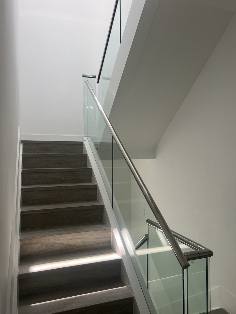 Glass stair railing example 3