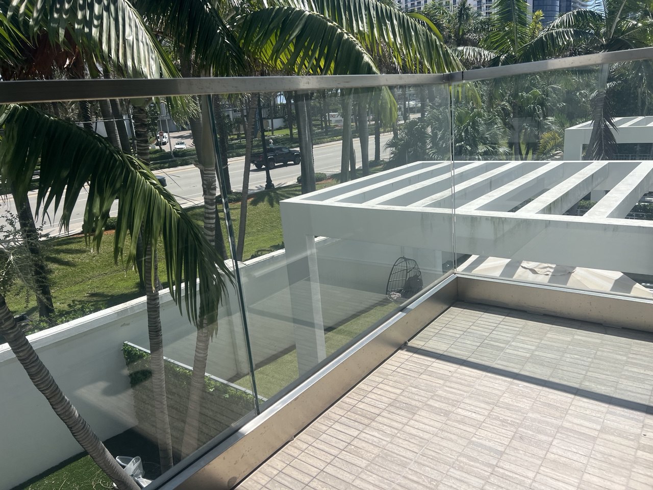 Glass balcony railing installation in Florida by Safe Railing